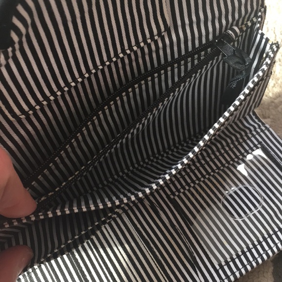 Thirty One Floral Wallet - Picture 4 of 6